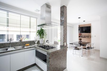 Casa à venda com 342m², 5 quartos e 4 vagasCozinha