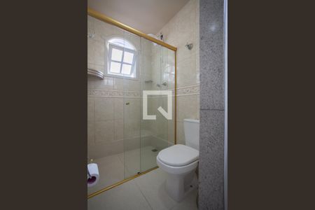 Casa à venda com 342m², 5 quartos e 4 vagasBanheiro da Suíte 1