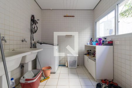 Casa à venda com 327m², 4 quartos e 3 vagas Casa à venda com 327m², 4 quartos e 3 vagasÁrea de Serviço