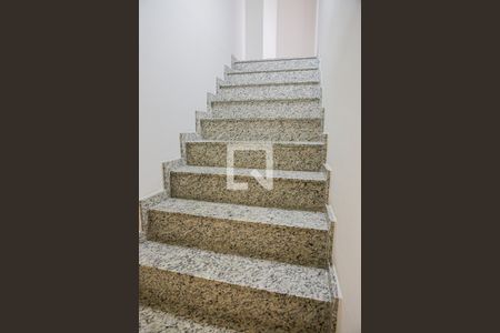 Apartamento à venda com 80m², 2 quartos e 1 vaga Apartamento à venda com 80m², 2 quartos e 1 vagaEscada Cobertura