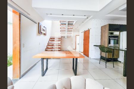Sala de casa para alugar com 4 quartos, 140m² em Loteamento Villa Branca, Jacareí