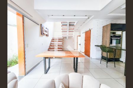 Sala de casa para alugar com 4 quartos, 140m² em Loteamento Villa Branca, Jacareí