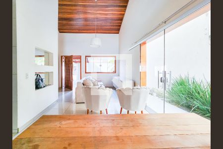 Sala de casa para alugar com 4 quartos, 140m² em Loteamento Villa Branca, Jacareí