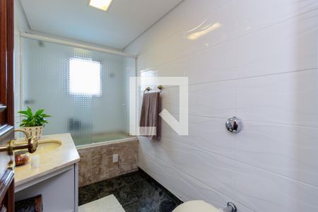 Apartamento à venda com 226m², 3 quartos e 2 vagas Apartamento à venda com 226m², 3 quartos e 2 vagasBanheiro - Andar Superior