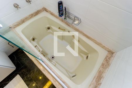 Apartamento à venda com 226m², 3 quartos e 2 vagas Apartamento à venda com 226m², 3 quartos e 2 vagasDetalhe Banheiro - Andar Superior