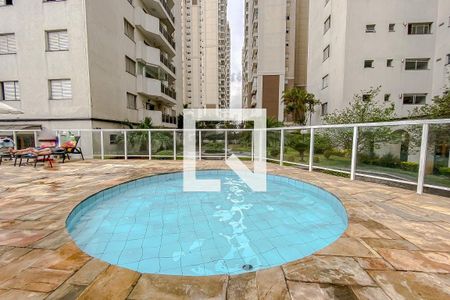 Apartamento à venda com 226m², 3 quartos e 2 vagas Apartamento à venda com 226m², 3 quartos e 2 vagasPiscina