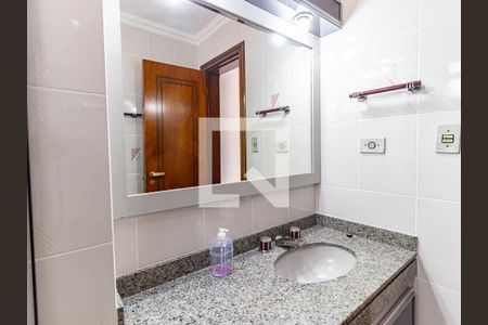 Apartamento à venda com 260m², 4 quartos e 4 vagas Apartamento à venda com 260m², 4 quartos e 4 vagasBanheiro da Suíte 1