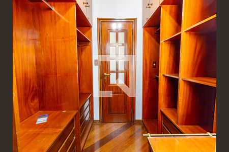 Apartamento à venda com 260m², 4 quartos e 4 vagas Apartamento à venda com 260m², 4 quartos e 4 vagasSuíte Master - Closet