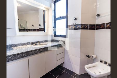 Apartamento à venda com 260m², 4 quartos e 4 vagas Apartamento à venda com 260m², 4 quartos e 4 vagasBanheiro da Suíte 2