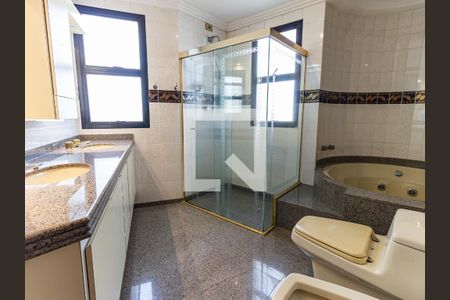 Apartamento à venda com 260m², 4 quartos e 4 vagas Apartamento à venda com 260m², 4 quartos e 4 vagasBanheiro da Suíte Master