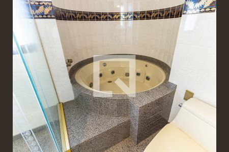 Apartamento à venda com 260m², 4 quartos e 4 vagas Apartamento à venda com 260m², 4 quartos e 4 vagasBanheiro da Suíte Master