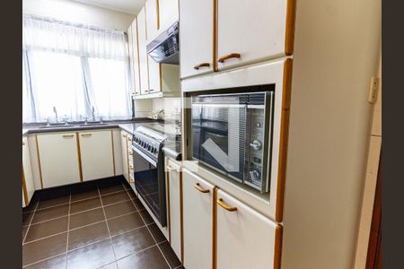 Apartamento à venda com 260m², 4 quartos e 4 vagas Apartamento à venda com 260m², 4 quartos e 4 vagasCozinha