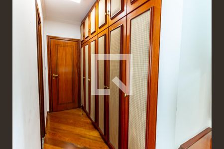 Apartamento à venda com 260m², 4 quartos e 4 vagas Apartamento à venda com 260m², 4 quartos e 4 vagasSuíte 2 - Closet