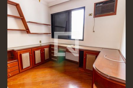 Apartamento à venda com 260m², 4 quartos e 4 vagas Apartamento à venda com 260m², 4 quartos e 4 vagasSuíte 2