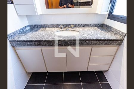 Apartamento à venda com 260m², 4 quartos e 4 vagas Apartamento à venda com 260m², 4 quartos e 4 vagasBanheiro da Suíte 2