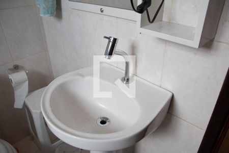 Casa de condomínio à venda com 74m², 2 quartos e 1 vagaBanheiro do Quarto 2