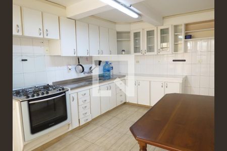 Casa à venda com 280m², 5 quartos e 4 vagasCozinha 