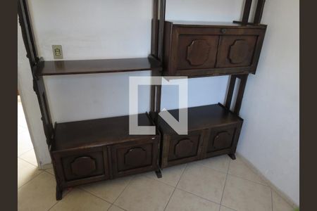 Casa à venda com 280m², 5 quartos e 4 vagasQuarto 2 - Móvel