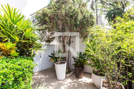 Casa de condomínio à venda com 530m², 4 quartos e 6 vagas Casa de condomínio à venda com 530m², 4 quartos e 6 vagasCorredor