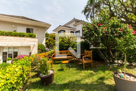 Casa de condomínio à venda com 530m², 4 quartos e 6 vagas Casa de condomínio à venda com 530m², 4 quartos e 6 vagasVista da Rua