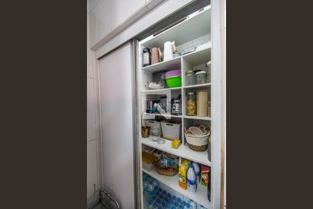 Casa de condomínio à venda com 530m², 4 quartos e 6 vagas Casa de condomínio à venda com 530m², 4 quartos e 6 vagasDespensa