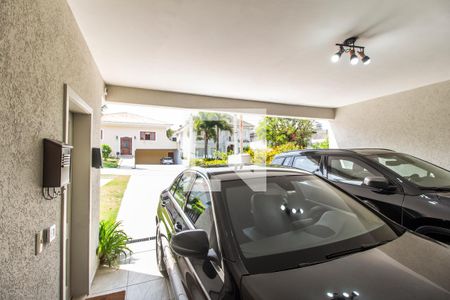 Casa de condomínio à venda com 530m², 4 quartos e 6 vagas Casa de condomínio à venda com 530m², 4 quartos e 6 vagasGaragem