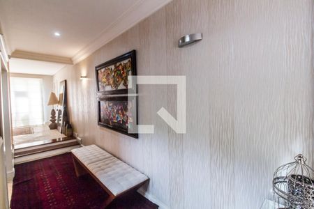 Casa de condomínio à venda com 530m², 4 quartos e 6 vagas Casa de condomínio à venda com 530m², 4 quartos e 6 vagasCorredor