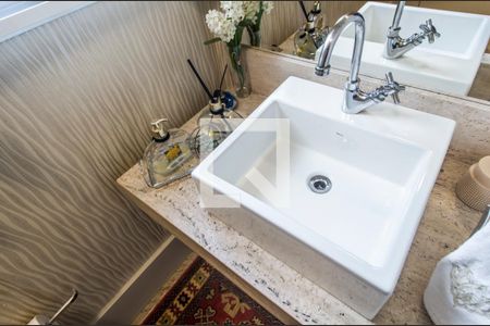 Casa de condomínio à venda com 530m², 4 quartos e 6 vagas Casa de condomínio à venda com 530m², 4 quartos e 6 vagasDetalhe do banheiro