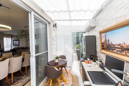 Casa de condomínio à venda com 530m², 4 quartos e 6 vagas Casa de condomínio à venda com 530m², 4 quartos e 6 vagasEscritório