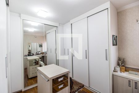Casa de condomínio à venda com 530m², 4 quartos e 6 vagas Casa de condomínio à venda com 530m², 4 quartos e 6 vagasCloset da suíte master