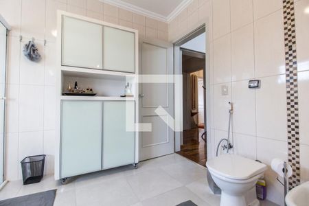 Casa de condomínio à venda com 530m², 4 quartos e 6 vagas Casa de condomínio à venda com 530m², 4 quartos e 6 vagasBanheiro da Suíte master