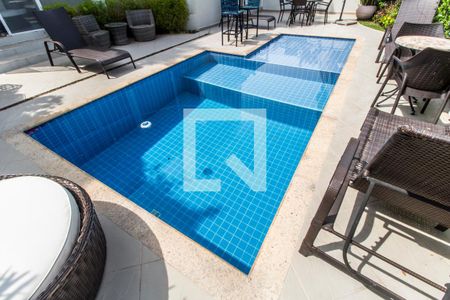 Casa de condomínio à venda com 530m², 4 quartos e 6 vagas Casa de condomínio à venda com 530m², 4 quartos e 6 vagasPiscina