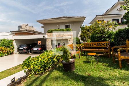 Casa de condomínio à venda com 530m², 4 quartos e 6 vagas Casa de condomínio à venda com 530m², 4 quartos e 6 vagasVista da Rua