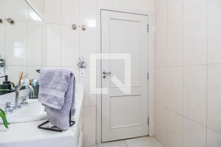 Casa de condomínio à venda com 530m², 4 quartos e 6 vagas Casa de condomínio à venda com 530m², 4 quartos e 6 vagasBanheiro da Suíte 2