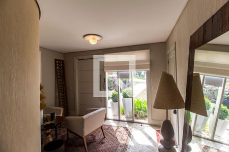 Casa de condomínio à venda com 530m², 4 quartos e 6 vagas Casa de condomínio à venda com 530m², 4 quartos e 6 vagasHall de entrada