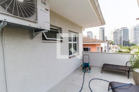 Casa de condomínio à venda com 530m², 4 quartos e 6 vagas Casa de condomínio à venda com 530m², 4 quartos e 6 vagasVista da Varanda