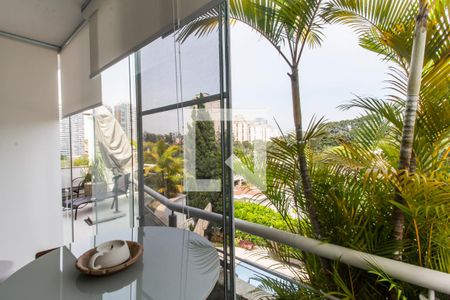 Casa de condomínio à venda com 530m², 4 quartos e 6 vagas Casa de condomínio à venda com 530m², 4 quartos e 6 vagasVaranda