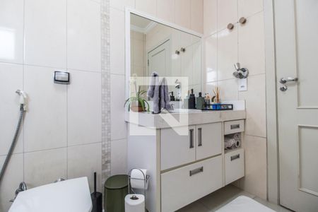 Casa de condomínio à venda com 530m², 4 quartos e 6 vagas Casa de condomínio à venda com 530m², 4 quartos e 6 vagasBanheiro da Suíte 2