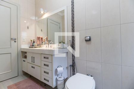 Casa de condomínio à venda com 530m², 4 quartos e 6 vagas Casa de condomínio à venda com 530m², 4 quartos e 6 vagasBanheiro da Suíte 3