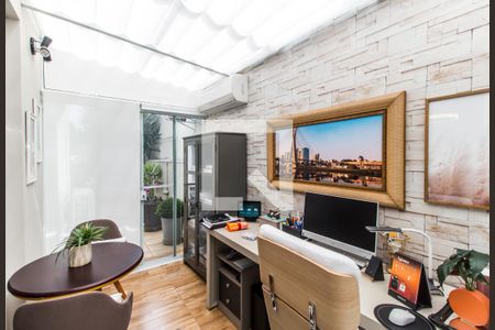 Casa de condomínio à venda com 530m², 4 quartos e 6 vagas Casa de condomínio à venda com 530m², 4 quartos e 6 vagasEscritório