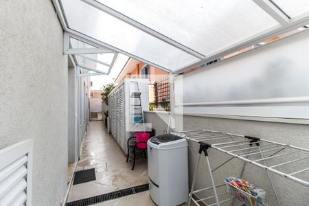 Casa de condomínio à venda com 530m², 4 quartos e 6 vagas Casa de condomínio à venda com 530m², 4 quartos e 6 vagasÁrea de Serviço