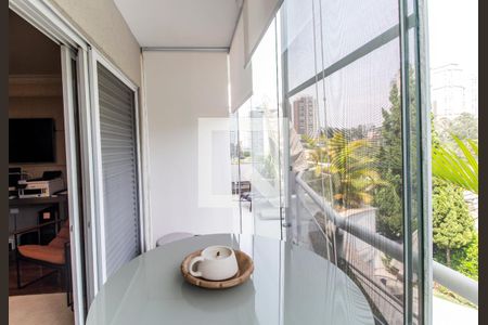 Casa de condomínio à venda com 530m², 4 quartos e 6 vagas Casa de condomínio à venda com 530m², 4 quartos e 6 vagasVaranda