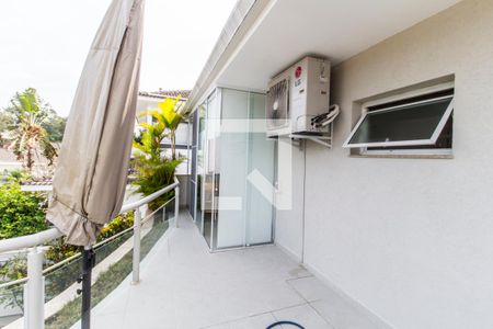 Casa de condomínio à venda com 530m², 4 quartos e 6 vagas Casa de condomínio à venda com 530m², 4 quartos e 6 vagasVaranda