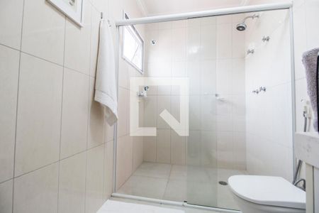 Casa de condomínio à venda com 530m², 4 quartos e 6 vagas Casa de condomínio à venda com 530m², 4 quartos e 6 vagasBanheiro da Suíte 2