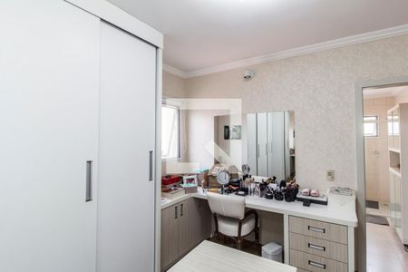 Casa de condomínio à venda com 530m², 4 quartos e 6 vagas Casa de condomínio à venda com 530m², 4 quartos e 6 vagasCloset da suíte master