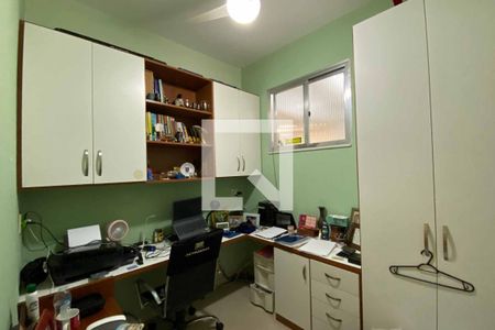 Apartamento à venda com 360m², 4 quartos e 2 vagas Apartamento à venda com 360m², 4 quartos e 2 vagasEscritório