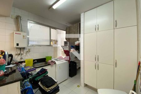 Apartamento à venda com 360m², 4 quartos e 2 vagas Apartamento à venda com 360m², 4 quartos e 2 vagasÁrea de Serviço