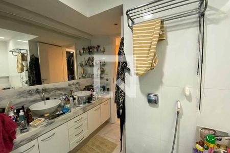 Apartamento à venda com 360m², 4 quartos e 2 vagas Apartamento à venda com 360m², 4 quartos e 2 vagasQuarto 4 - Suite