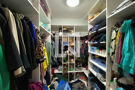 Apartamento à venda com 360m², 4 quartos e 2 vagas Apartamento à venda com 360m², 4 quartos e 2 vagasQuarto 4 - Closet