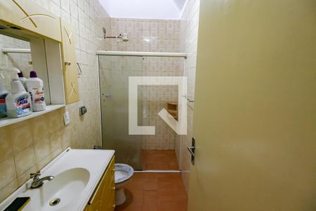 Banheiro de casa para alugar com 2 quartos, 80m² em Jardim Taboão, São Paulo